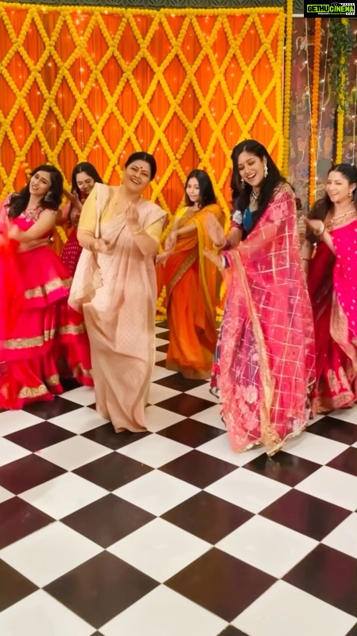 Ishita Dutta Instagram - The Dance Connection #myfamily ❤️ @sneharaikar @itsshwetarastogi @vaibhavimahajan @nehaharsora_ @salinarandhawaofficial @optimystixmedia @colorstv Special thanks to @meghanjadhav for always taking our videos ❤️