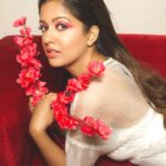 Ishita Dutta Instagram - Makeup on point ❤️ @aashkapatelphotographyy @styleitupbyaashna