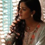 Ishita Dutta Instagram – Grateful Thankful and Blessed ❤️

📸 @anil5969photographer