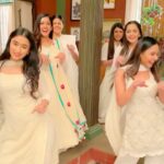 Ishita Dutta Instagram – My girl gang ❤️
#thorasabadalthorasapani 

@vaibhavimahajan 
@nehaharsora_ 
@sneharaikar 
@dingli7 
@salinarandhawaofficial 

📸 @meghanjadhav