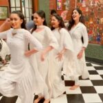 Ishita Dutta Instagram - Missing u guys so much ❤️ #throwback to on set masti @vaibhavimahajan @nehaharsora_ @itsshwetarastogi @sneharaikar @dingli7 @meghanjadhav