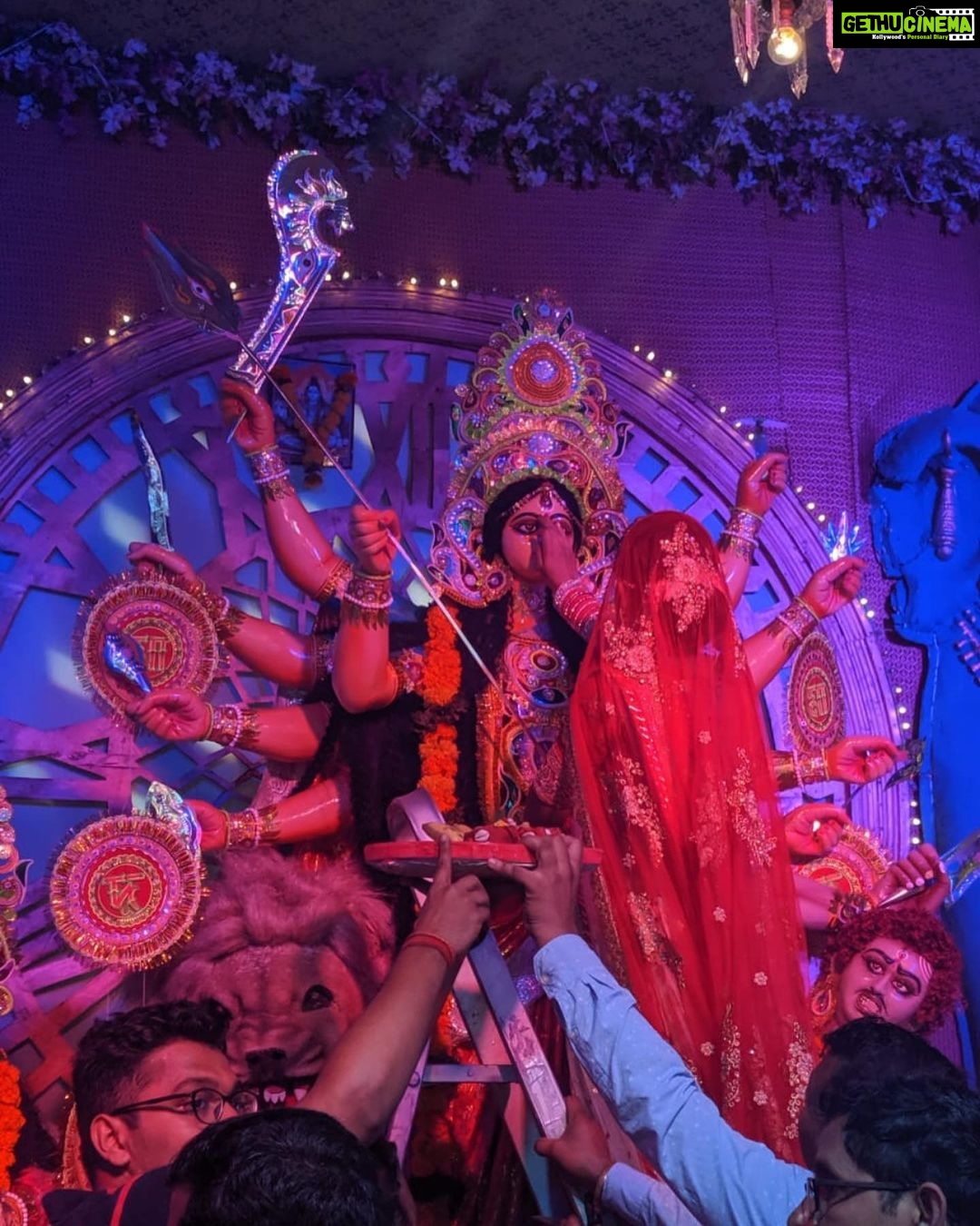 Ishita Dutta Instagram - Subho Bijoya 🙏 Going to miss সিঁদুর খেলা this year #throwback to when things were normal ❤️❤️❤️