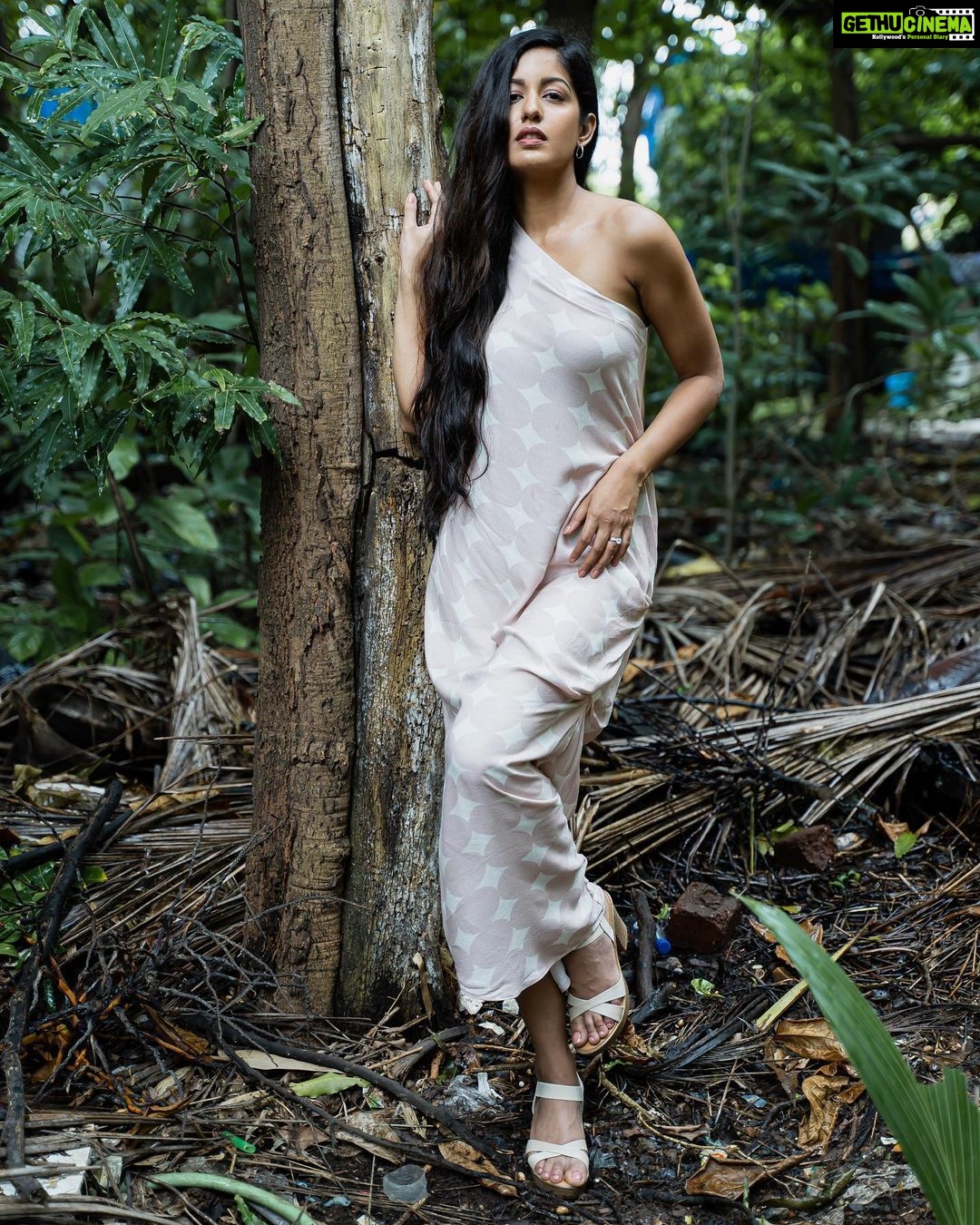 Ishita Dutta Instagram - #captionthis coz I can’t 😝 Styling & Concept: @styleitupbyaashna Shot by: @nikhil.p.sawant Outfit : @angryowltribe Jewellery : @avior.jewels HMU Team Head: @amuthevar HMU Team: @shribhalerao_