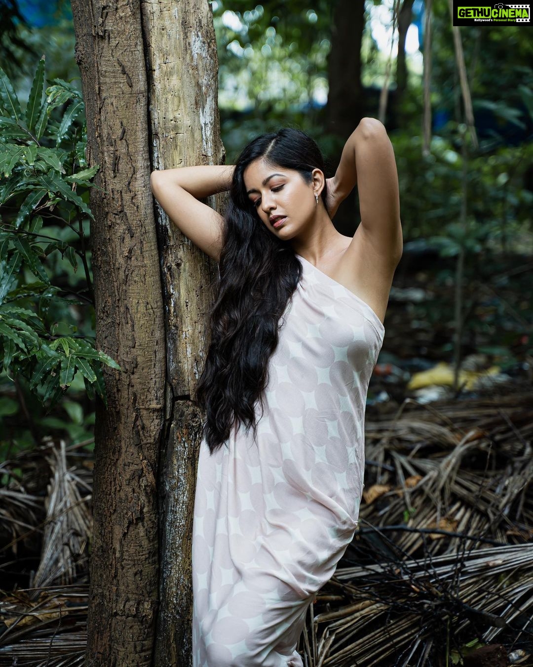 Ishita Dutta Instagram - #captionthis coz I can’t 😝 Styling & Concept: @styleitupbyaashna Shot by: @nikhil.p.sawant Outfit : @angryowltribe Jewellery : @avior.jewels HMU Team Head: @amuthevar HMU Team: @shribhalerao_