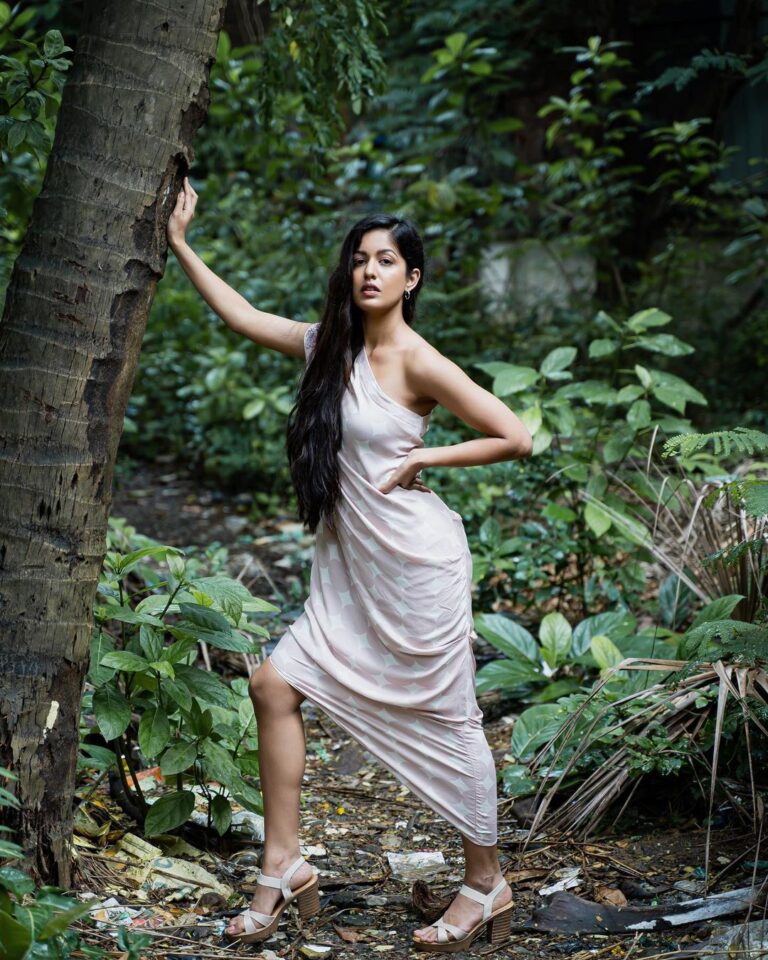 Ishita Dutta Instagram - #captionthis coz I can’t 😝 Styling & Concept: @styleitupbyaashna Shot by: @nikhil.p.sawant Outfit : @angryowltribe Jewellery : @avior.jewels HMU Team Head: @amuthevar HMU Team: @shribhalerao_