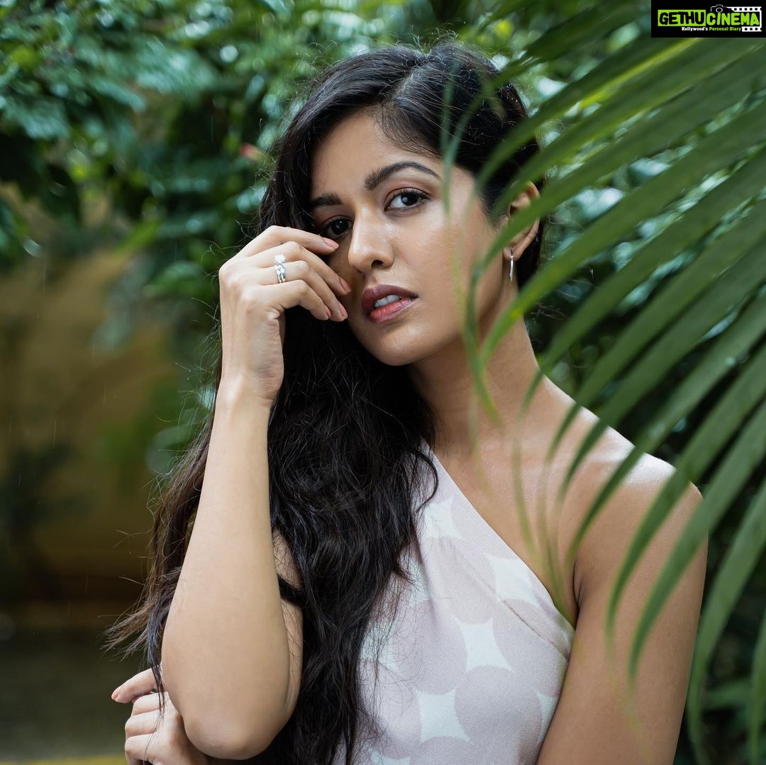 Ishita Dutta Instagram - Love is old Love is new Love is all Love is you ❤️ Styling & Concept: @styleitupbyaashna Shot by: @nikhil.p.sawant Outfit : @angryowltribe Jewellery : @avior.jewels HMU Team Head: @amuthevar HMU Team: @shribhalerao_
