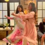 Ishita Dutta Instagram – Never miss a chance to dance 💃 

#sistersquad #thodasabaadalthodasapaani 
@colorstv 

@vaibhavimahajan 
@nehaharsora_