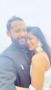 Ishita Dutta Instagram - All of me loves all of you @vatsalsheth ❤️❤️❤️ Wearing @ambraee_