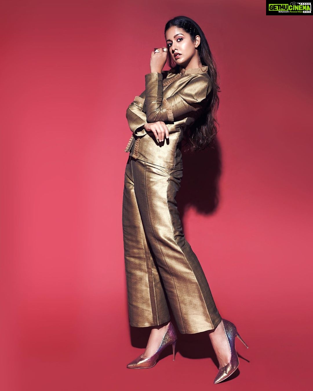 Ishita Dutta Instagram - Ready for my Mars mission π½ Pictures credits: Styling & Concept: @styleitupbyaashna Photography: @mandar__ Outfit: @tailleur.india Rings: @fashionjewellery_21 HMU: @makeupbyheenal Studio: @studio211mumbai