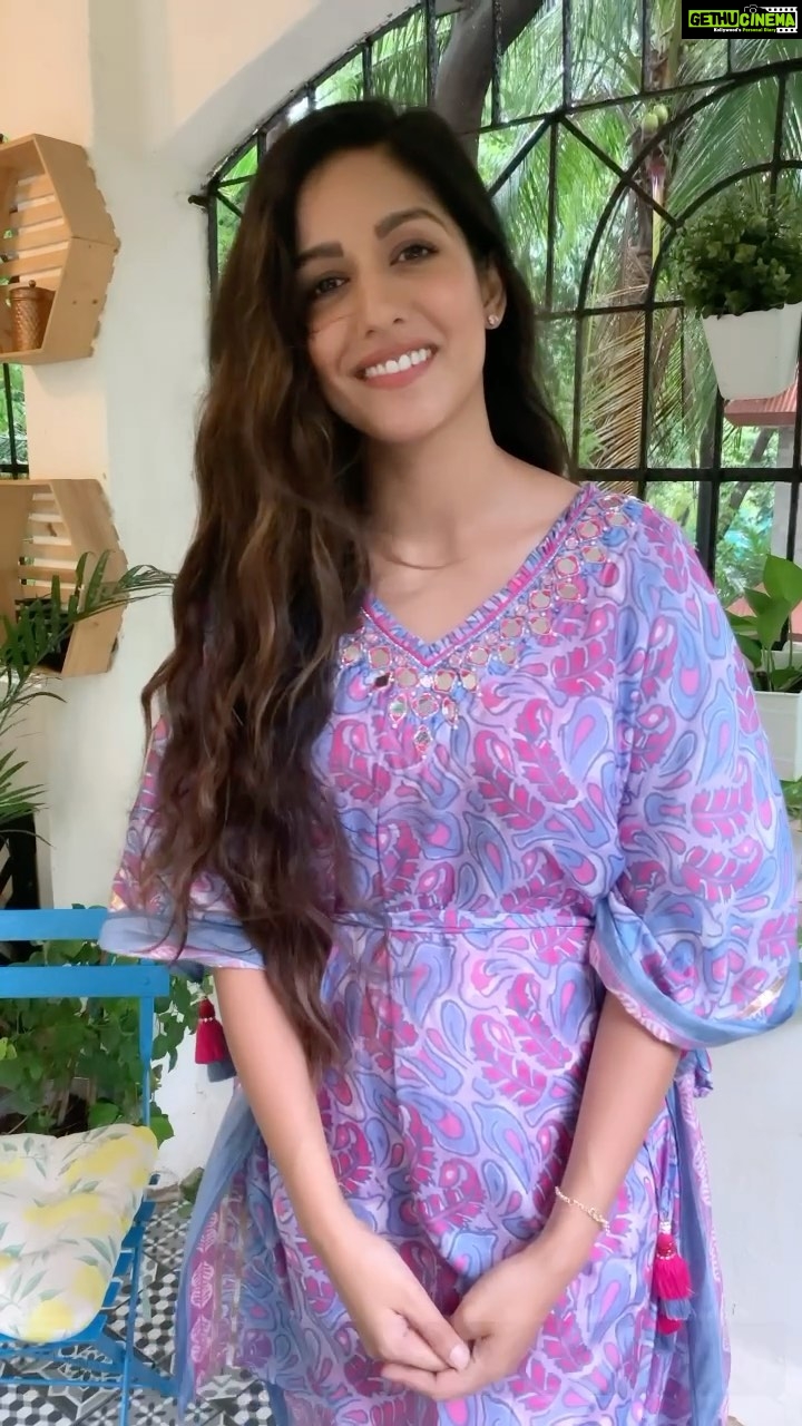 Ishita Dutta Instagram - We all have come across our real life heroes during this pandemic, who in their own way have helped people around them. I have shared my story. You too can share your story in the form of a reel or post, while tagging @sbicard_connect and hashtag #Forevergrateful and get a chance to show your appreciation for your hero, with a surprise gift from @sbicard_connect