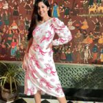 Ishita Dutta Instagram - With my gorgeous Mukharjee ladies… ❤️❤️❤️ @vaibhavimahajan @nehaharsora_ @dingli7 @sneharaikar Styled by @styledbynikinagda Wearing @la_mira_fashion