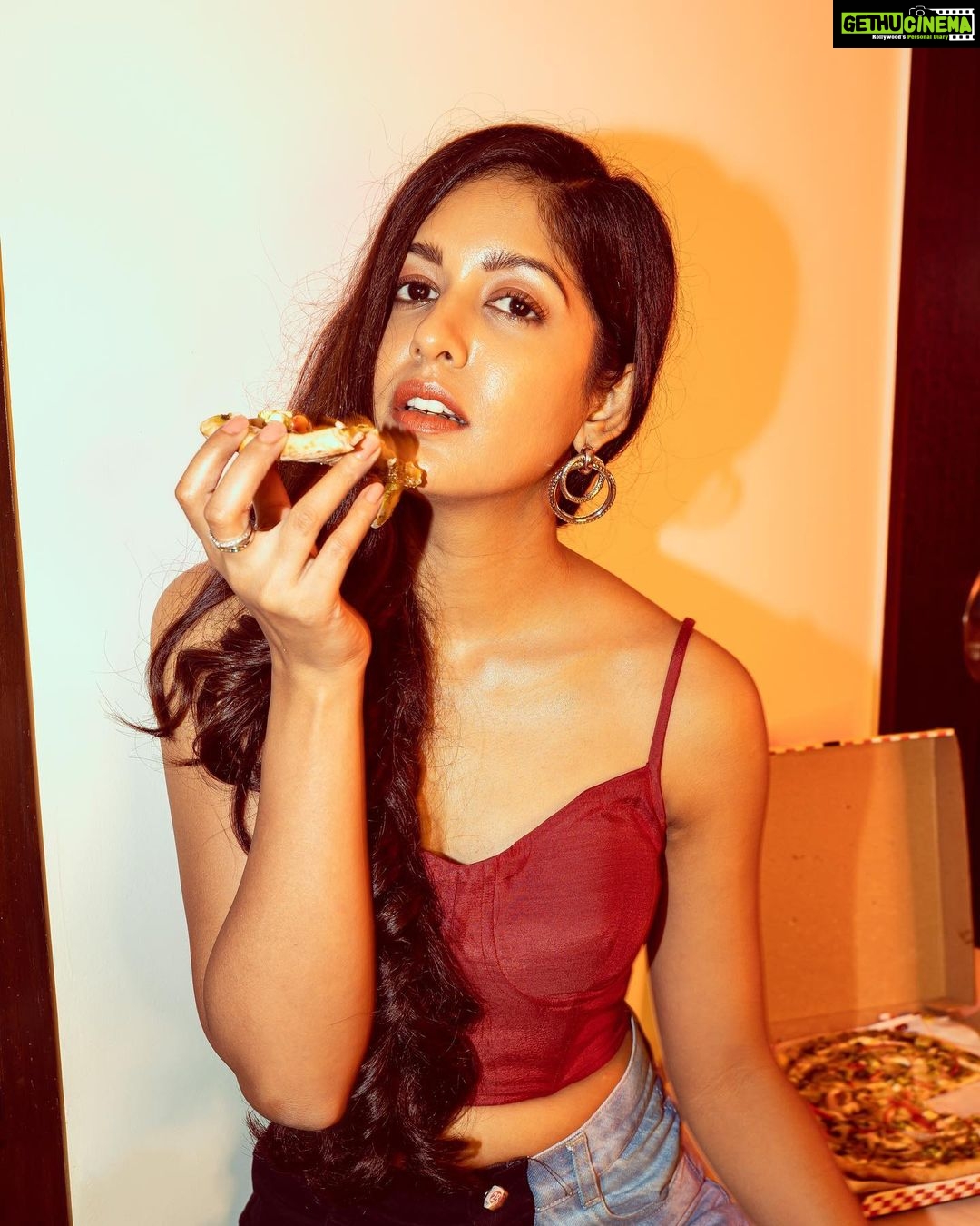 Ishita Dutta Instagram - What!!! It’s almost weekend 🍕 Styling & Concept: @styleitupbyaashna Shot by: @nikhil.p.sawant Bralette: @omgeefashionstudio Pants: @trenbee_ Earrings & Ring: @sheqe_by_triptikohli Bracelet: @blingathon_official HMU Team Head: @amuthevar HMU Team: @shribhalerao_
