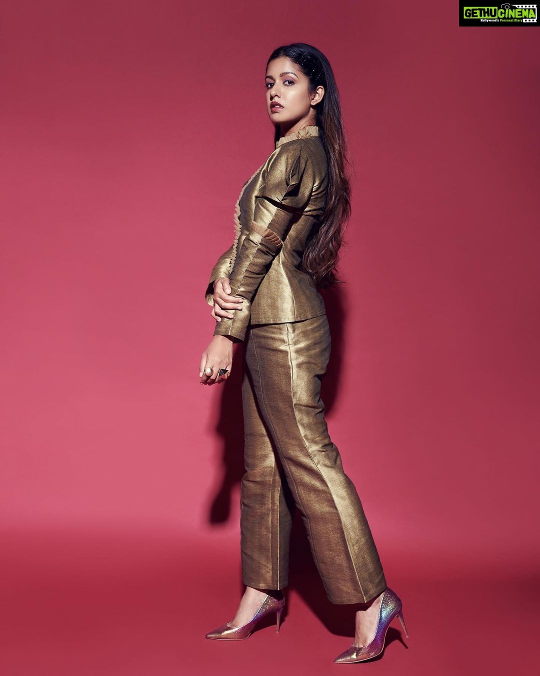 Ishita Dutta Instagram - Ready for my Mars mission π½ Pictures credits: Styling & Concept: @styleitupbyaashna Photography: @mandar__ Outfit: @tailleur.india Rings: @fashionjewellery_21 HMU: @makeupbyheenal Studio: @studio211mumbai