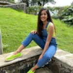 Ishita Dutta Instagram - Feeling green 🍃 Dungree: @finsburylondon Stylist: @styledbynikinagda