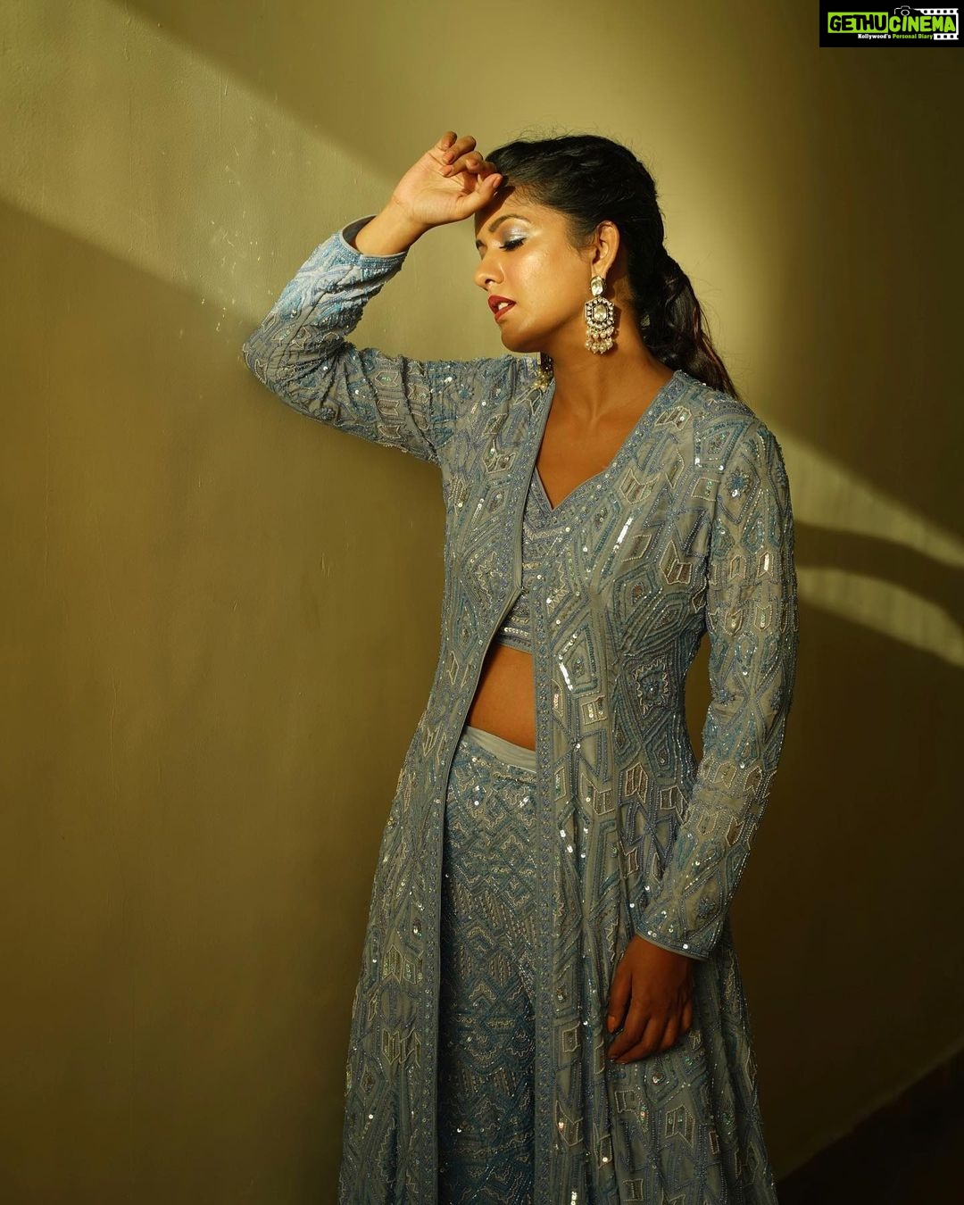 Ishita Dutta Instagram - Navratri ke Navrang Episode 3: Neela The colour Blue spells royalty and serenity. Applying this context to our lives will only create a sense of calmness and richness. So stepping into the avtaar of Maa Chandraghanta, I am adorning a royal blue today to keep my sense of royalty intact while maintaining the humbleness and calm in my life. Styled by: @styleitupbyaashna Shot by: @nikhil.p.sawant Outfit: @emiraasbyindrani @indrani_designerstore Jewellery: @maxplus_jewels Hair & Makeup Team: @makeoverbysejalthakkar @celebsmakeupbysejal Location: @sayagrandresortthane Caption Credit: @beenthere_donethat2018 #navratri #2022 #ishitadutta