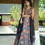 Ishita Dutta Instagram - Navratri ke Navrang Episode 2: Laal Styled by: @styleitupbyaashna Shot by: @nikhil.p.sawant Outfit: @emiraasbyindrani @indrani_designerstore Earrings: @fashionjewellery_21 Kadas,rings &nath: @maxplus_jewels Hair & Makeup Team: @makeoverbysejalthakkar @celebsmakeupbysejal Location: @sayagrandresortthane #navratri #2022 #ishitadutta