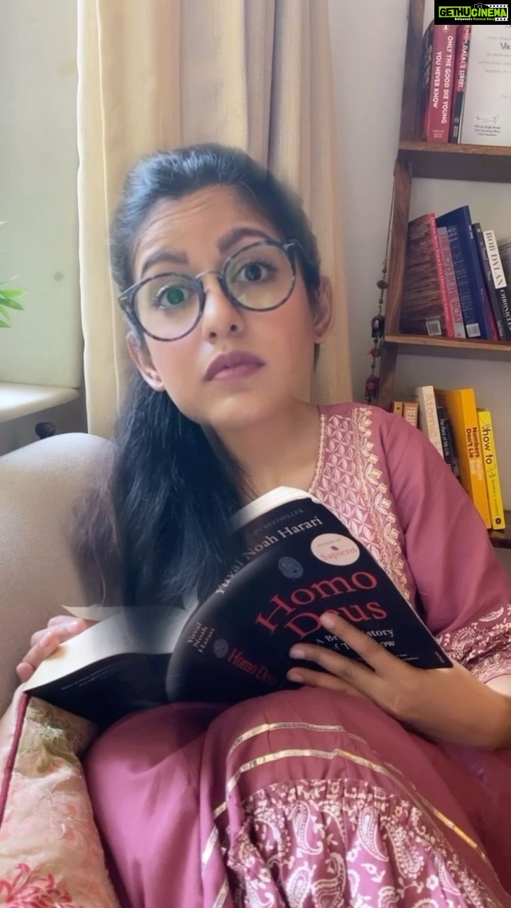 Ishita Dutta Instagram - Pintu wants my books for π‘π‘ Pinky Aur Pintu π«π» @vatsalsheth π«π» #PinkyAurPintu #justforlaughs #comedyvideo #funnyvideos #jokes #hindijokes #couplecomedy #vatsalsheth #ishitadutta Pinky wearing : @rangaiindia @specsmakersofficial Pintu wearing: @hm