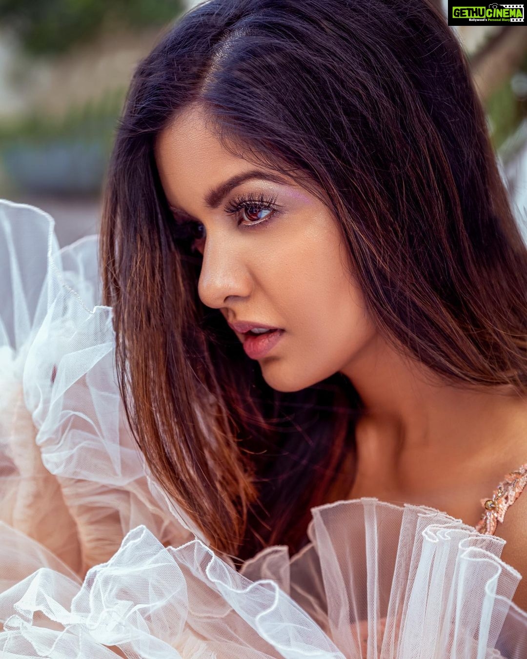 Ishita Dutta Instagram - I think I’m ready for my close up 🌸 Styled by : @krishi1606 Imagery : @sanjaydubeyphotography Outfit : @snehaparekhdesigns Jewellery : @milsilaccessories Makeup : @makeupbykausha Hair : @amuthevar Editing : @niravthakkarphotography Assistant : @desairadhika