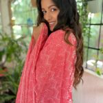 Ishita Dutta Instagram - Happy Sunday guys… ❤️❤️❤️ Stylist: @styledbynikinagda Outfit: @kamodinee_jaipur @digitallydiksha Juttis: @houseofekara