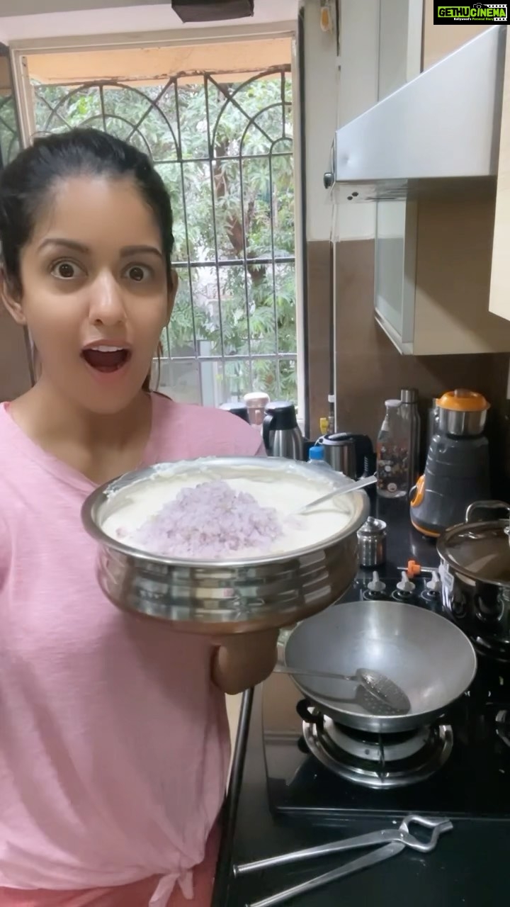 Ishita Dutta Instagram - What’s cooking 🧑‍🍳 @vatsalsheth #foodie #loveforfood #dahivada