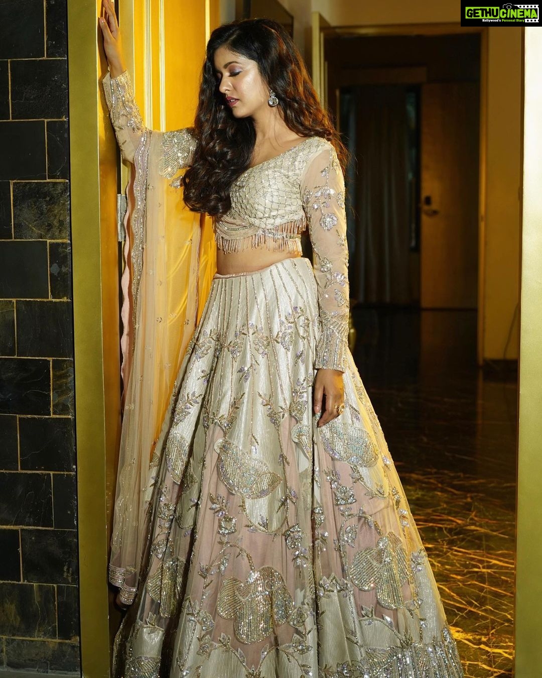 Ishita Dutta Instagram - Navratri ke Navrang Episode 1: Safed Styled by: @styleitupbyaashna Shot by: @nikhil.p.sawant Outfit: @emiraasbyindrani @indrani_designerstore Jewellery: @maxplus_jewels Hair & Makeup Team: @makeoverbysejalthakkar @celebsmakeupbysejal Location: @sayagrandresortthane #navratri #2022 #ishitadutta