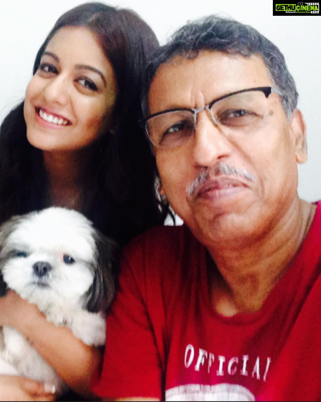 Ishita Dutta Instagram - Happy Father’s Day to the worlds best dad…. Baba u r my chai partner forever ❤️ Love u baba💕