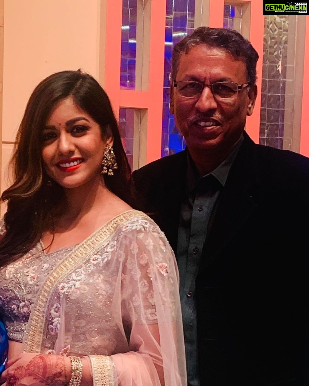 Ishita Dutta Instagram - Happy Father’s Day to the worlds best dad…. Baba u r my chai partner forever ❤️ Love u baba💕