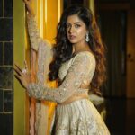 Ishita Dutta Instagram - Navratri ke Navrang Episode 1: Safed Styled by: @styleitupbyaashna Shot by: @nikhil.p.sawant Outfit: @emiraasbyindrani @indrani_designerstore Jewellery: @maxplus_jewels Hair & Makeup Team: @makeoverbysejalthakkar @celebsmakeupbysejal Location: @sayagrandresortthane #navratri #2022 #ishitadutta