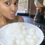 Ishita Dutta Instagram - How to make rosogollas in 30 seconds 😉 😉 Yummy in my tummy 😋