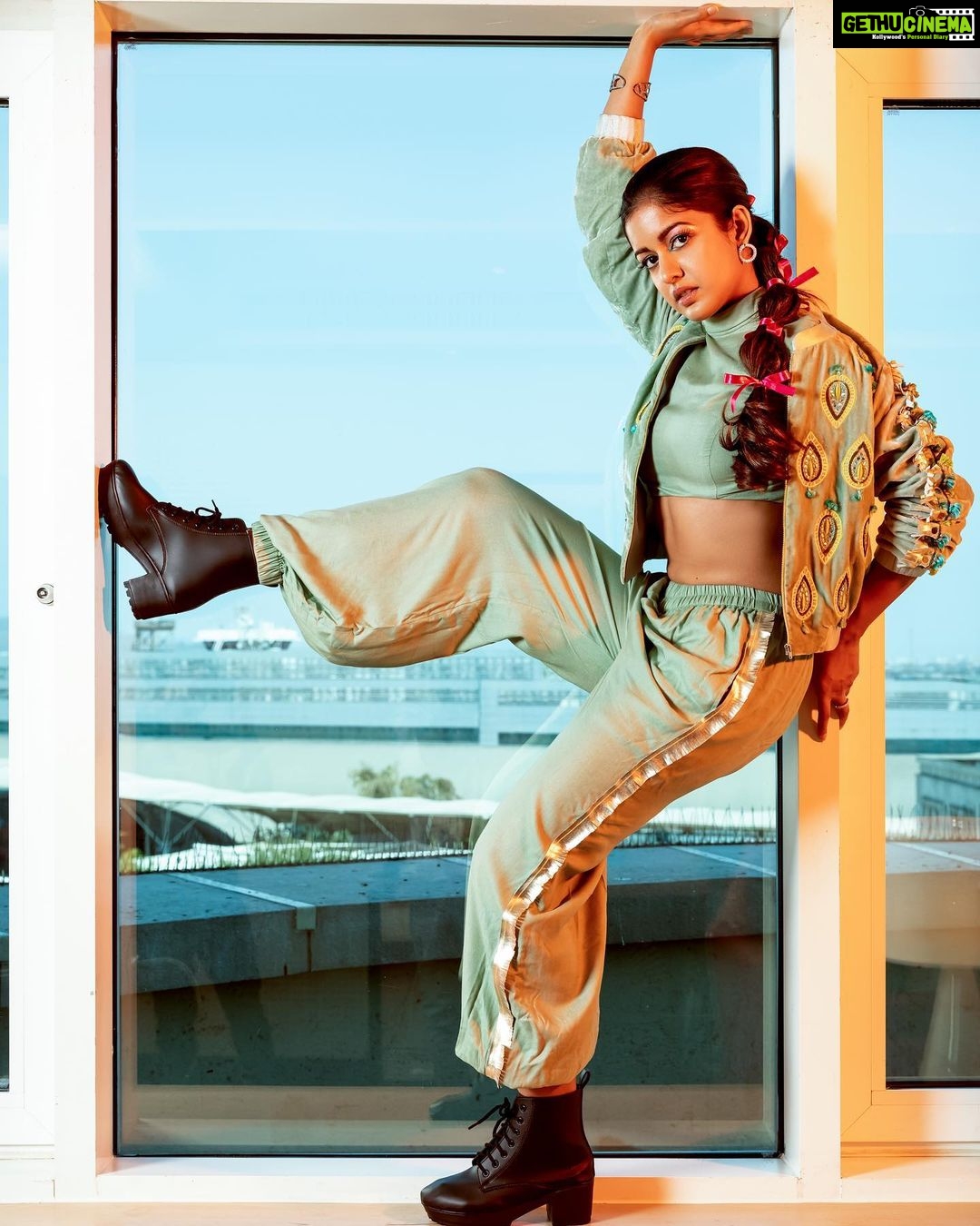 Ishita Dutta Instagram - Caught escaping reality.... so I stopped n posed 🌿 Styled by : @krishi1606 Assistant : @desairadhika Photography: @sanjaydubeyphotography Editing : @niravthakkarphotograhy Outfit : @shwetaaggarwal.official @viralmantra Jewellery : @milsilaccessories Makeup : @makeupbykausha Hair : @amuthevar Location courtesy: @tajsantacruzmumbai