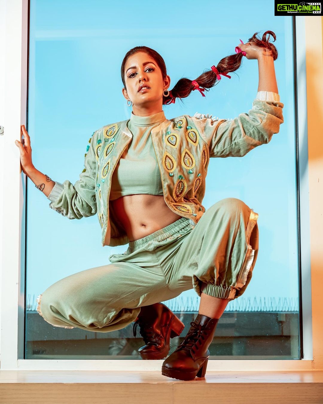 Ishita Dutta Instagram - "In order to be irreplaceable one must always be different." —Coco Chanel Styled by : @krishi1606 Assistant : @desairadhika Photography: @sanjaydubeyphotography Editing : @niravthakkarphotograhy Outfit : @shwetaaggarwal.official @viralmantra Jewellery : @milsilaccessories Makeup : @makeupbykausha Hair : @amuthevar Location courtesy: @tajsantacruzmumbai