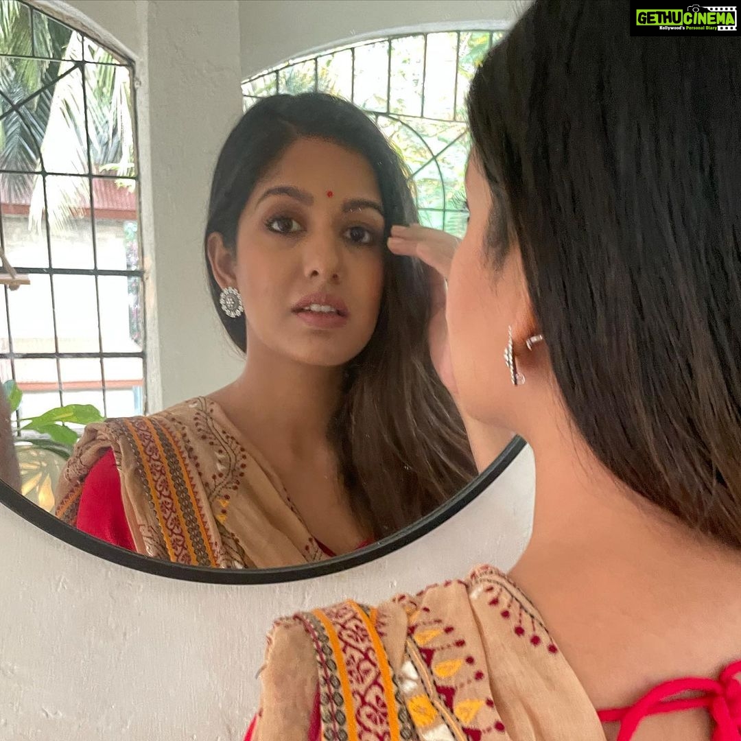 Ishita Dutta Instagram - I love the way you look at me and see the love in your eyes ❤️