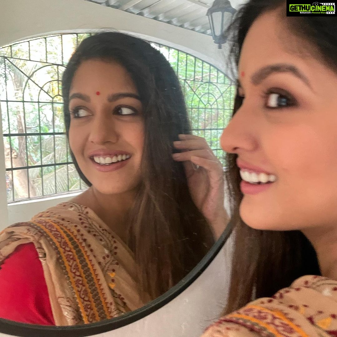 Ishita Dutta Instagram - I love the way you look at me and see the love in your eyes ❤️