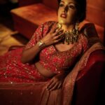 Ishita Dutta Instagram - 'ek chutki sindoor ki keemat..' We are as you say Crazy Movie buffs, this look actually by definition describes the Indian Bride & there is nothing more mesmerizing than that!! Styled by : @krishi1606 Photography: @sanjaydubeyphotography Outfit : @kalighataindia Jewellery : @getjunkd.in Makeup : @makeupbykausha Hair : @amuthevar Assistant : @desairadhika Editing : @niravthakkarphotograhy Location courtesy: @tajsantacruzmumbai