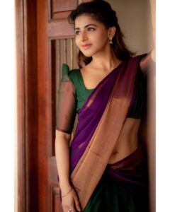 Iswarya Menon Instagram - Happy Dussehra 🏹
.
.
📷 @camerasenthil 
@jeevithamakeupartistry 
@ivalinmabia
