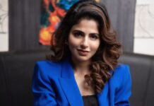 Iswarya Menon Instagram - 💙 . @ashokmak_photography @hairstylistgopi @priyaa.karan @makeup_sureshkumar