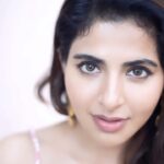 Iswarya Menon Instagram – Constantly touching hair 🫠