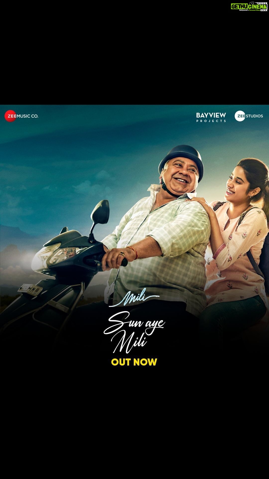 Janhvi Kapoor Instagram - A slice of life, a piece of happiness! Experience both in #SunAyeMili🎶 Song out now!! @vishalmishraofficial @boney.kapoor @janhvikapoor @sunsunnykhez @arrahman @jaduakhtar #ManojPahwa @mathukuttyxavier @zeestudiosofficial @sugam_mehta2195 @bayviewprojectsllp @hasleenk @donechannel1 @zeemusiccompany @artattackbyapurwasondhi