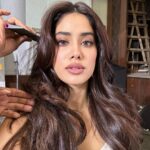 Janhvi Kapoor Instagram - the last few weeks - a selfie series Iske baad seedha theatres mein #Milli 4th November ko 🥳😬