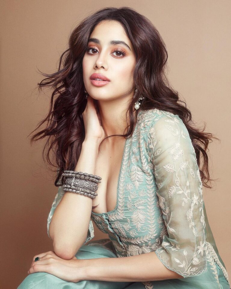Janhvi Kapoor Instagram - portraits of a girl out of a freezer… and into your hearts?? 😬🙃🤞🏻 #Mili