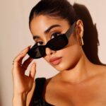 Janhvi Kapoor Instagram – It’s ur love that keeps me together 🖤

#Mili in theatres 4th November 🧊