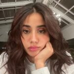 Janhvi Kapoor Instagram - the last few weeks - a selfie series Iske baad seedha theatres mein #Milli 4th November ko 🥳😬