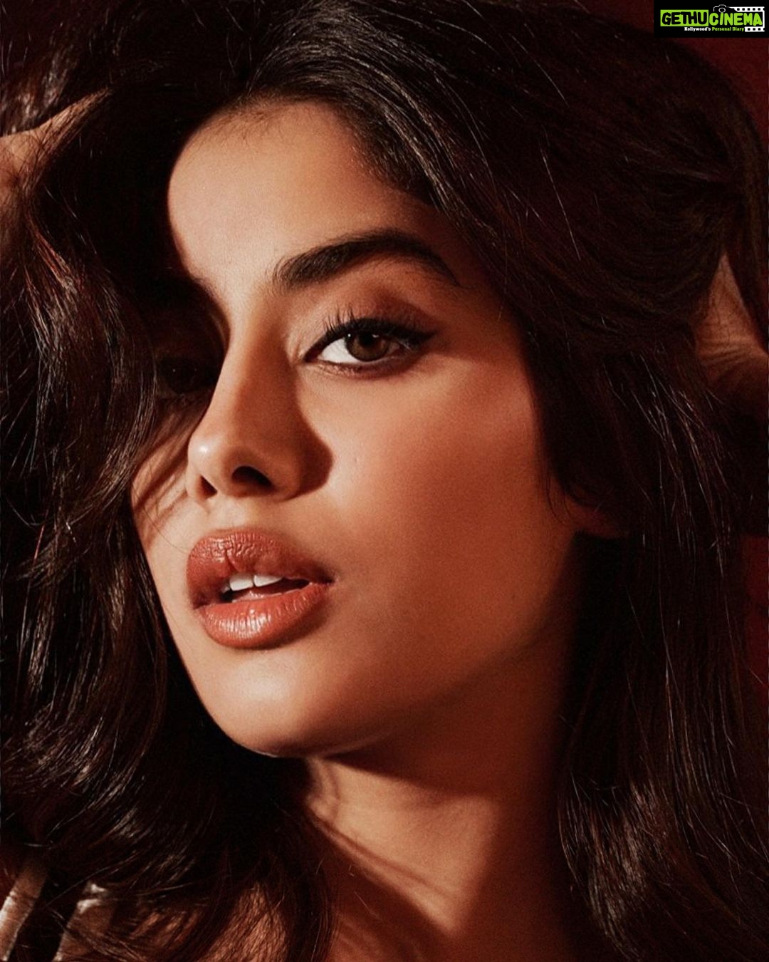 Janhvi Kapoor Instagram - 🖤🤍❤️ #Mili