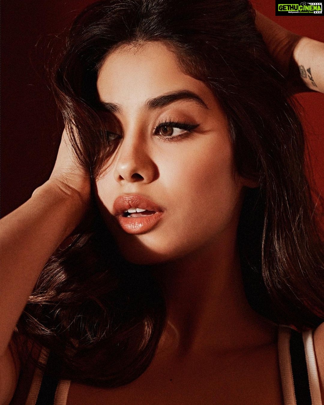 Janhvi Kapoor Instagram - 🖤🤍❤️ #Mili