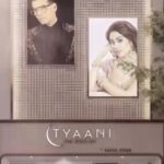 Janhvi Kapoor Instagram - Namma Bangaluru! My Tyaani jewellery is finally in your city! We look forward to welcoming you all to our world of fabulous Jewels at my newest store ✨ #tyaanibykaranjohar #tyaanijewellery