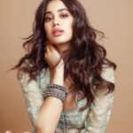 Janhvi Kapoor Instagram - portraits of a girl out of a freezer… and into your hearts?? 😬🙃🤞🏻 #Mili