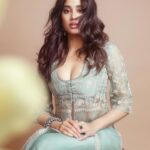 Janhvi Kapoor Instagram - portraits of a girl out of a freezer… and into your hearts?? 😬🙃🤞🏻 #Mili