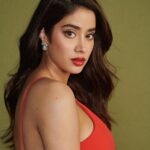 Janhvi Kapoor Instagram - #Mili promotions day 7 🫀 In theatres 4th November ❤️