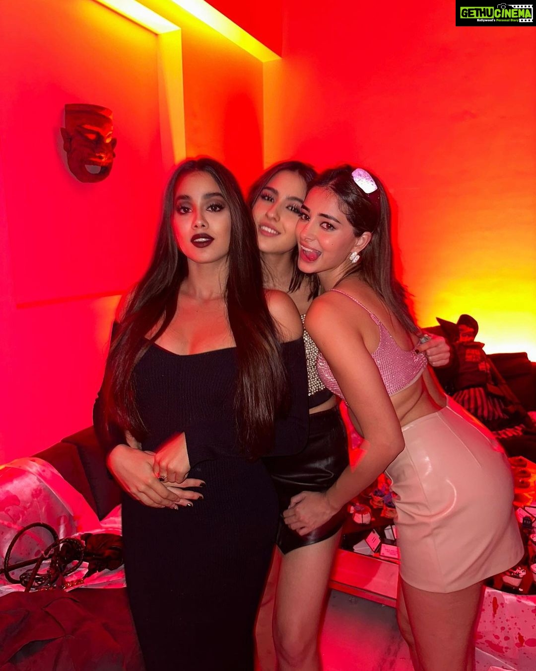 Janhvi Kapoor Instagram - 👻 boo