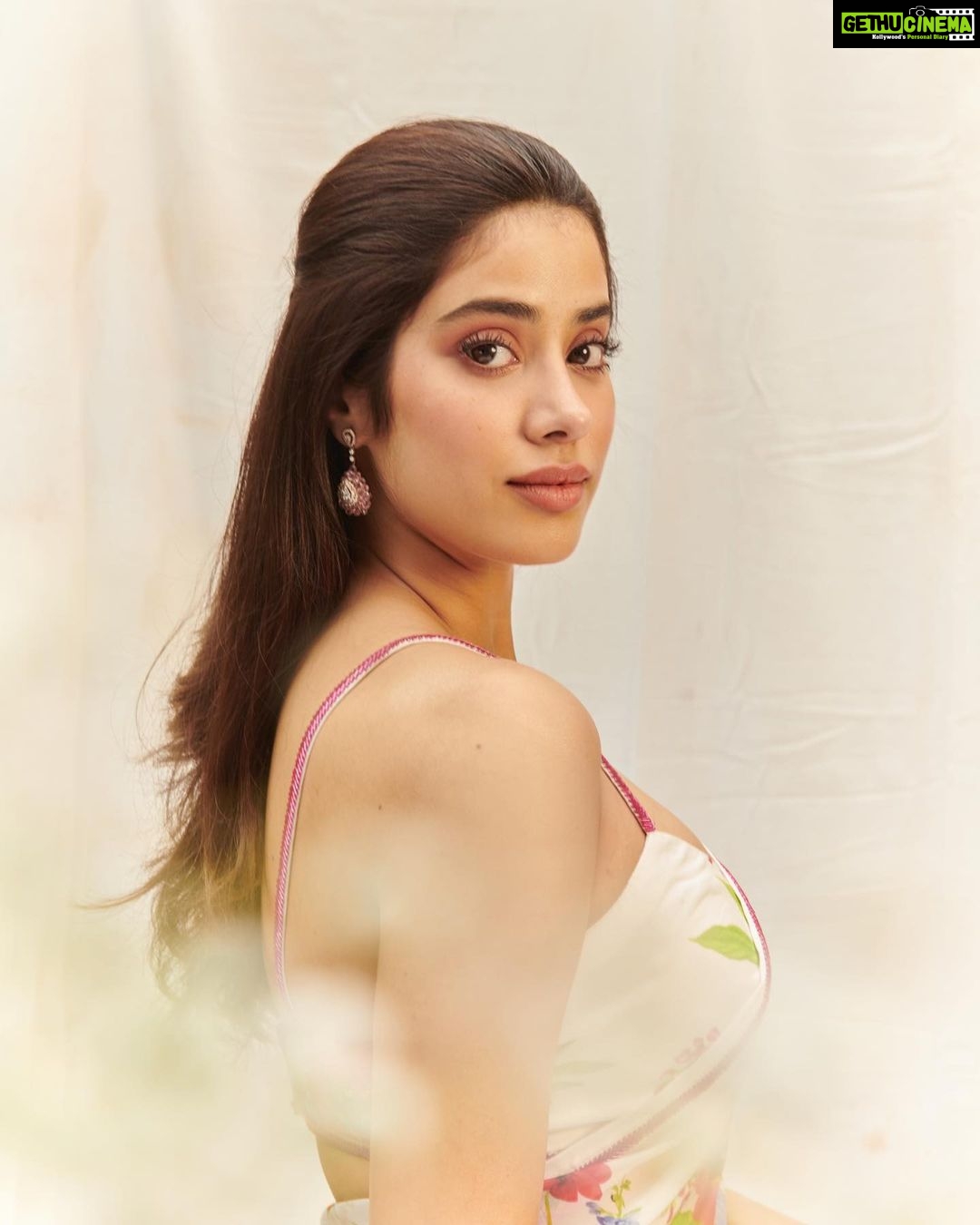 Janhvi Kapoor Instagram - 🌸🌺🌼